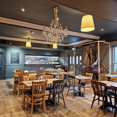 Royal Hotel, Bar & Grill Purfleet Buitenkant foto