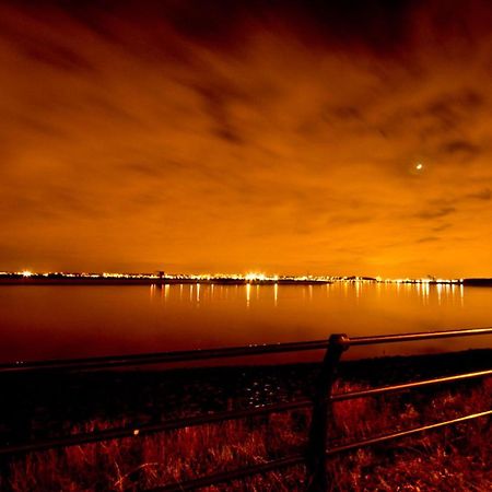 Royal Hotel, Bar & Grill Purfleet Buitenkant foto