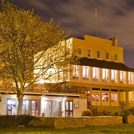 Royal Hotel, Bar & Grill Purfleet Buitenkant foto
