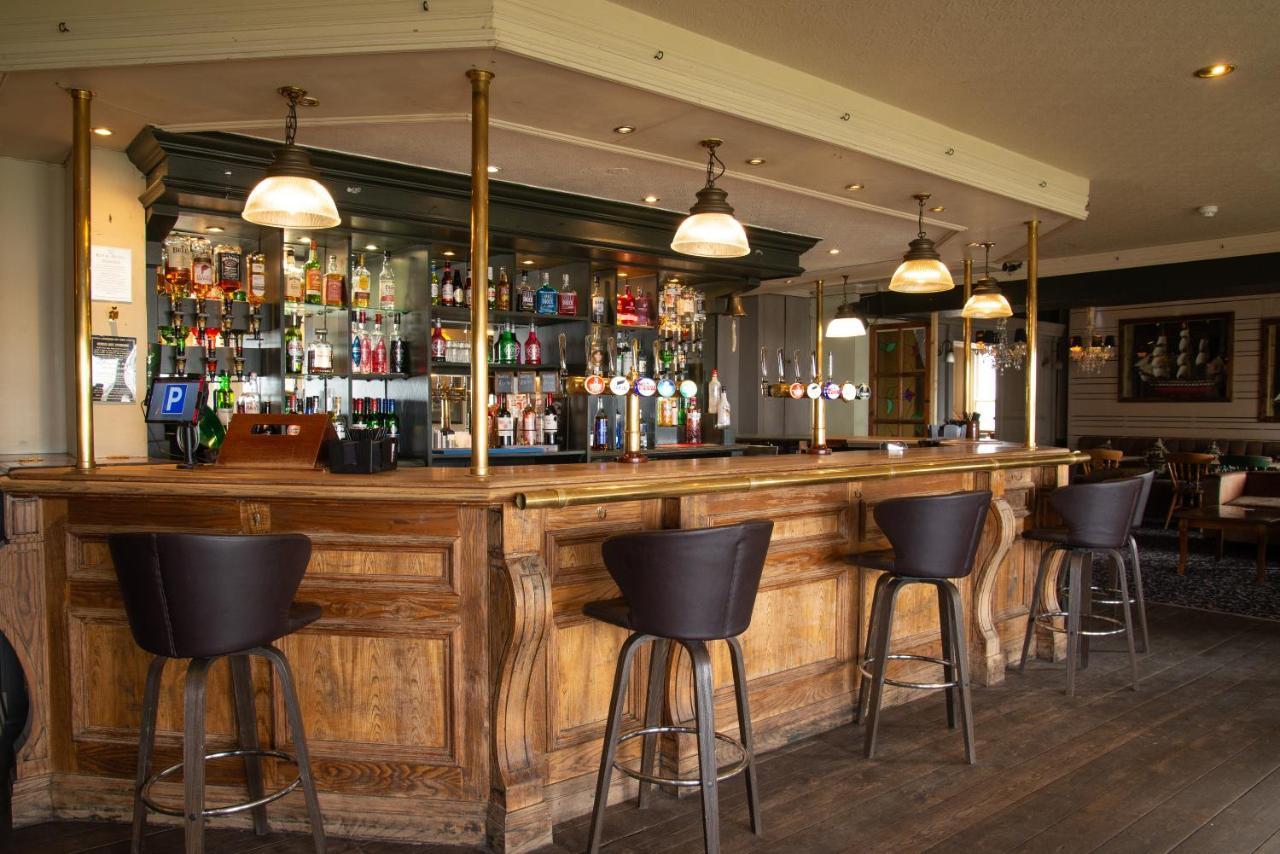 Royal Hotel, Bar & Grill Purfleet Buitenkant foto