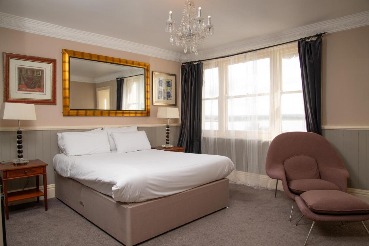 Royal Hotel, Bar & Grill Purfleet Buitenkant foto