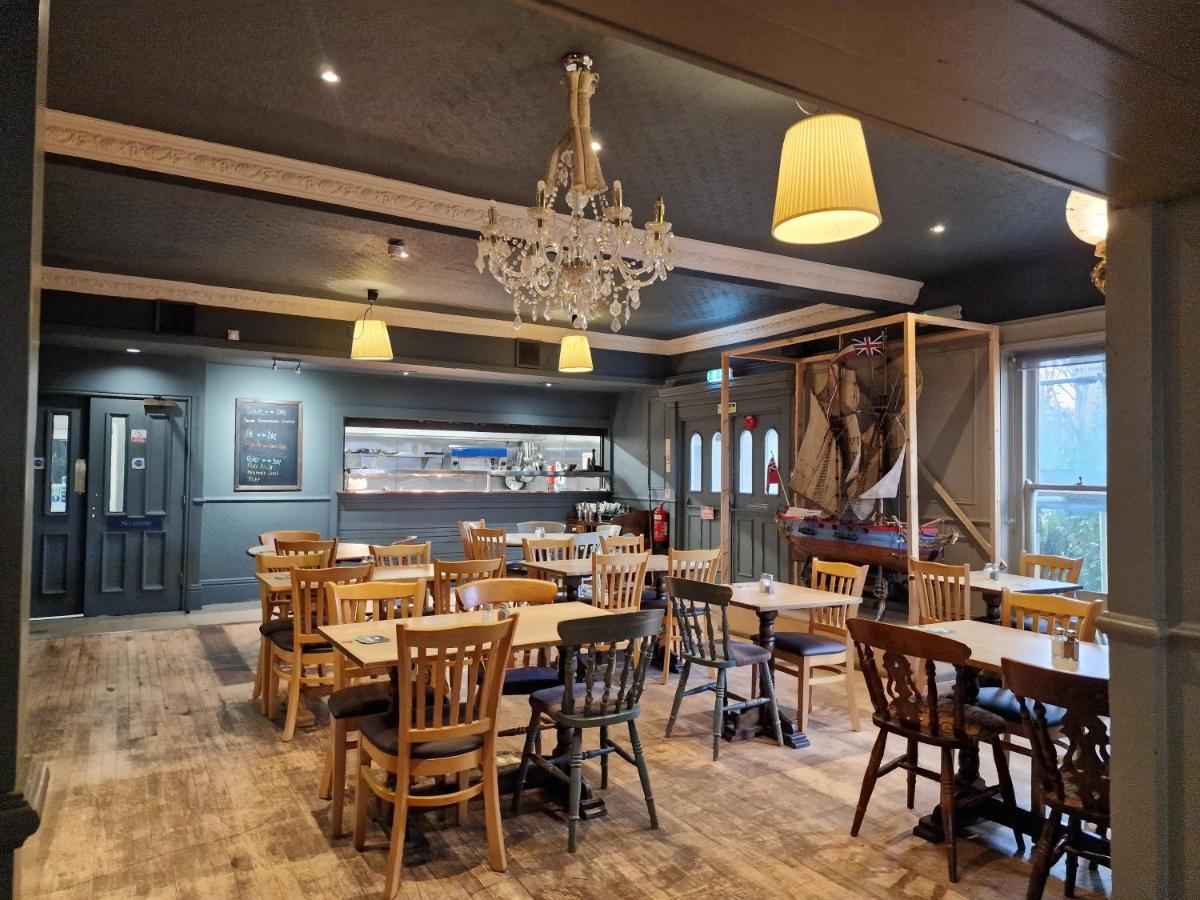 Royal Hotel, Bar & Grill Purfleet Buitenkant foto