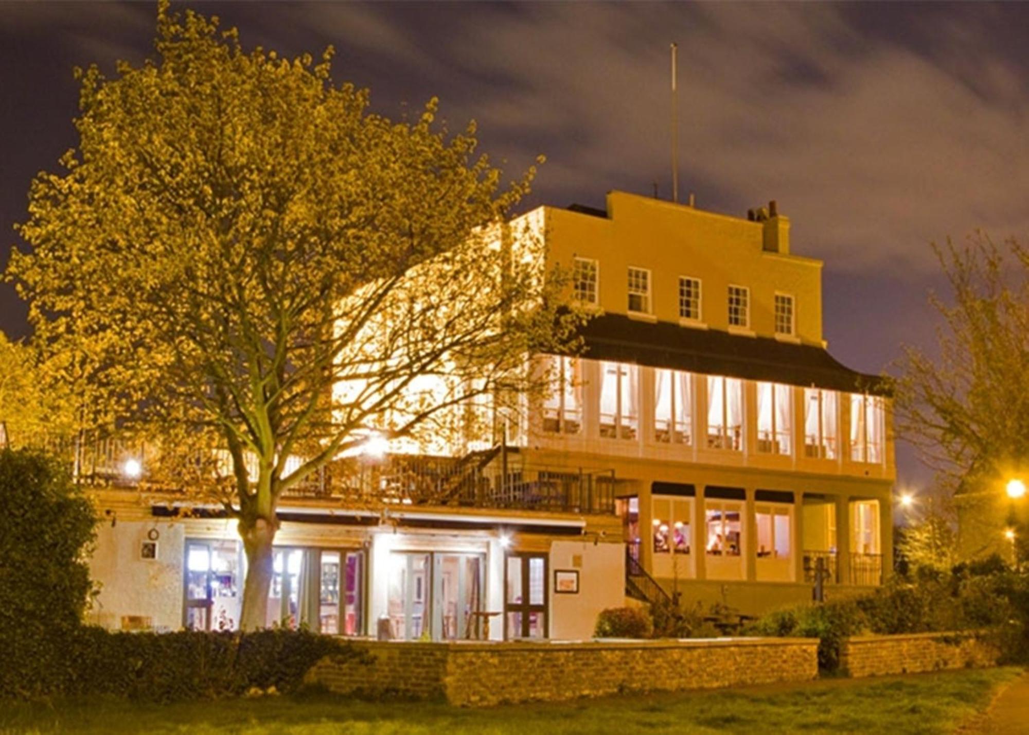 Royal Hotel, Bar & Grill Purfleet Buitenkant foto