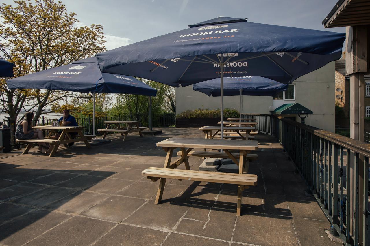 Royal Hotel, Bar & Grill Purfleet Buitenkant foto
