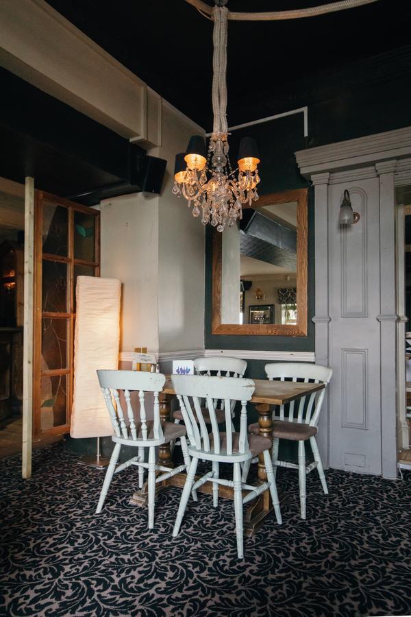 Royal Hotel, Bar & Grill Purfleet Buitenkant foto