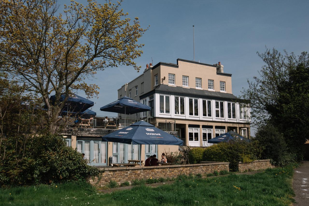 Royal Hotel, Bar & Grill Purfleet Buitenkant foto