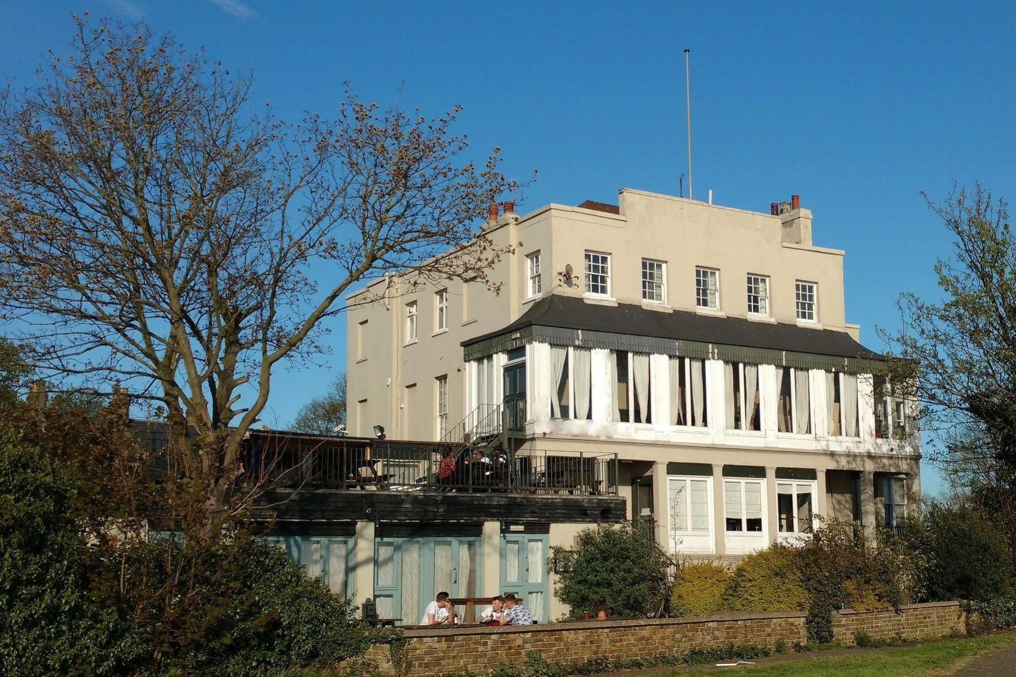 Royal Hotel, Bar & Grill Purfleet Buitenkant foto