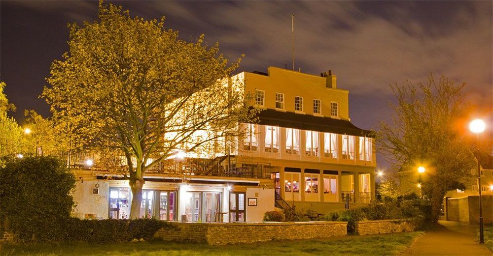 Royal Hotel, Bar & Grill Purfleet Buitenkant foto