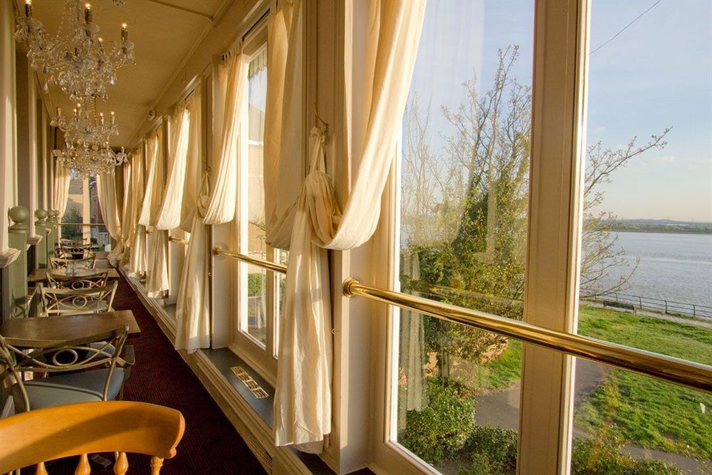 Royal Hotel, Bar & Grill Purfleet Buitenkant foto