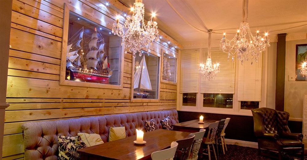 Royal Hotel, Bar & Grill Purfleet Buitenkant foto